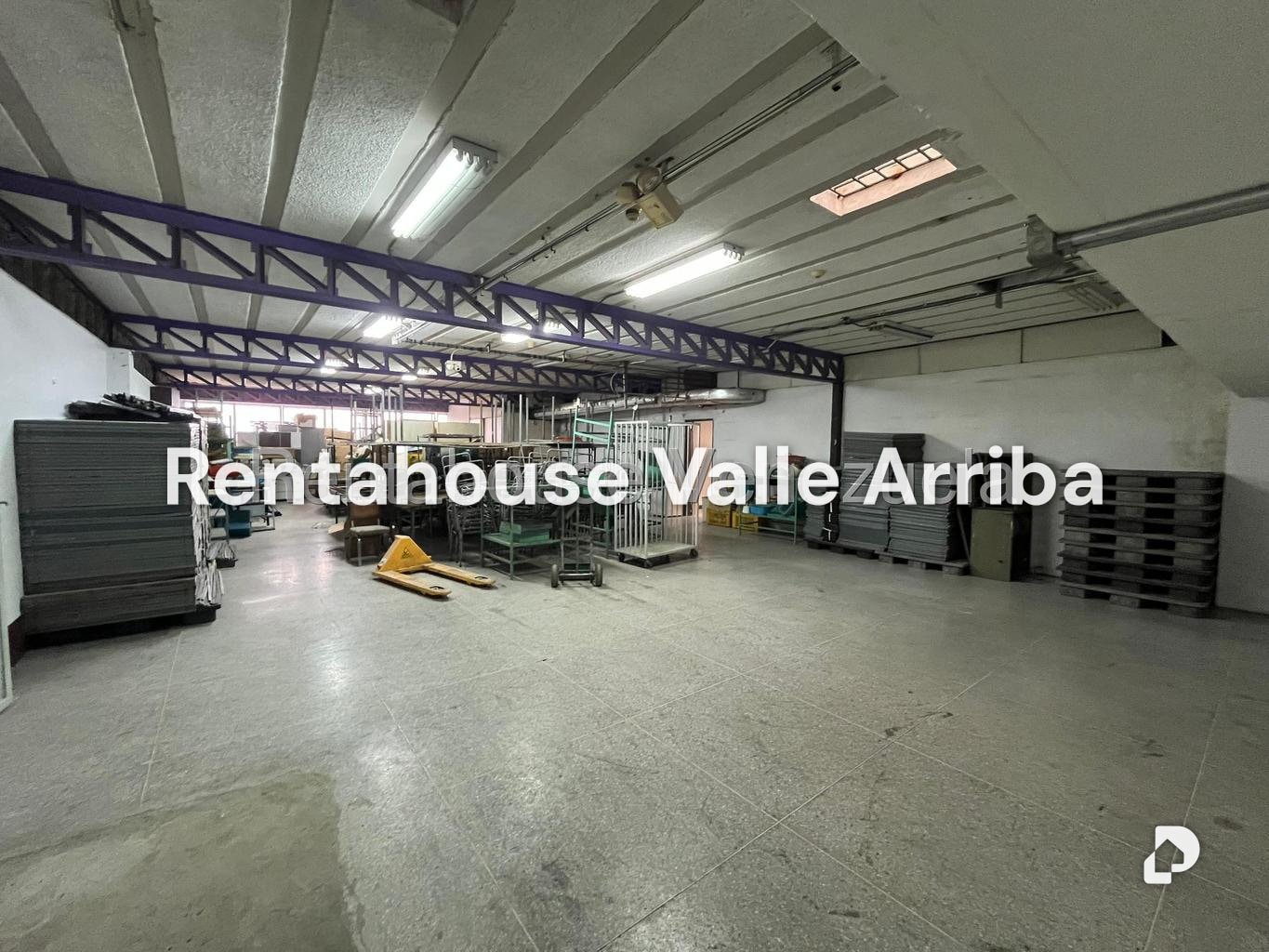Local comercial en La Urbina, Caracas – 16