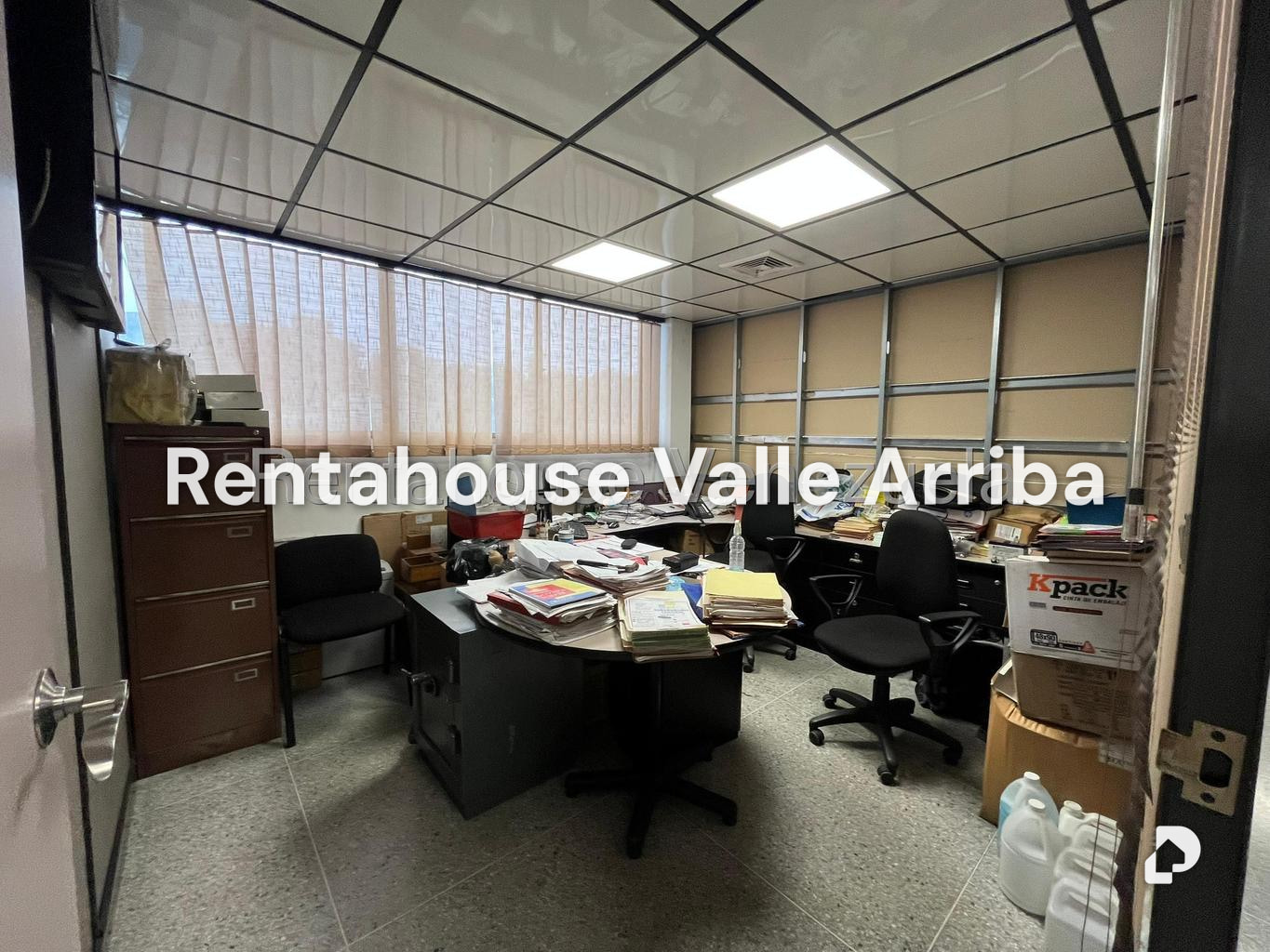 Local comercial en La Urbina, Caracas – 12