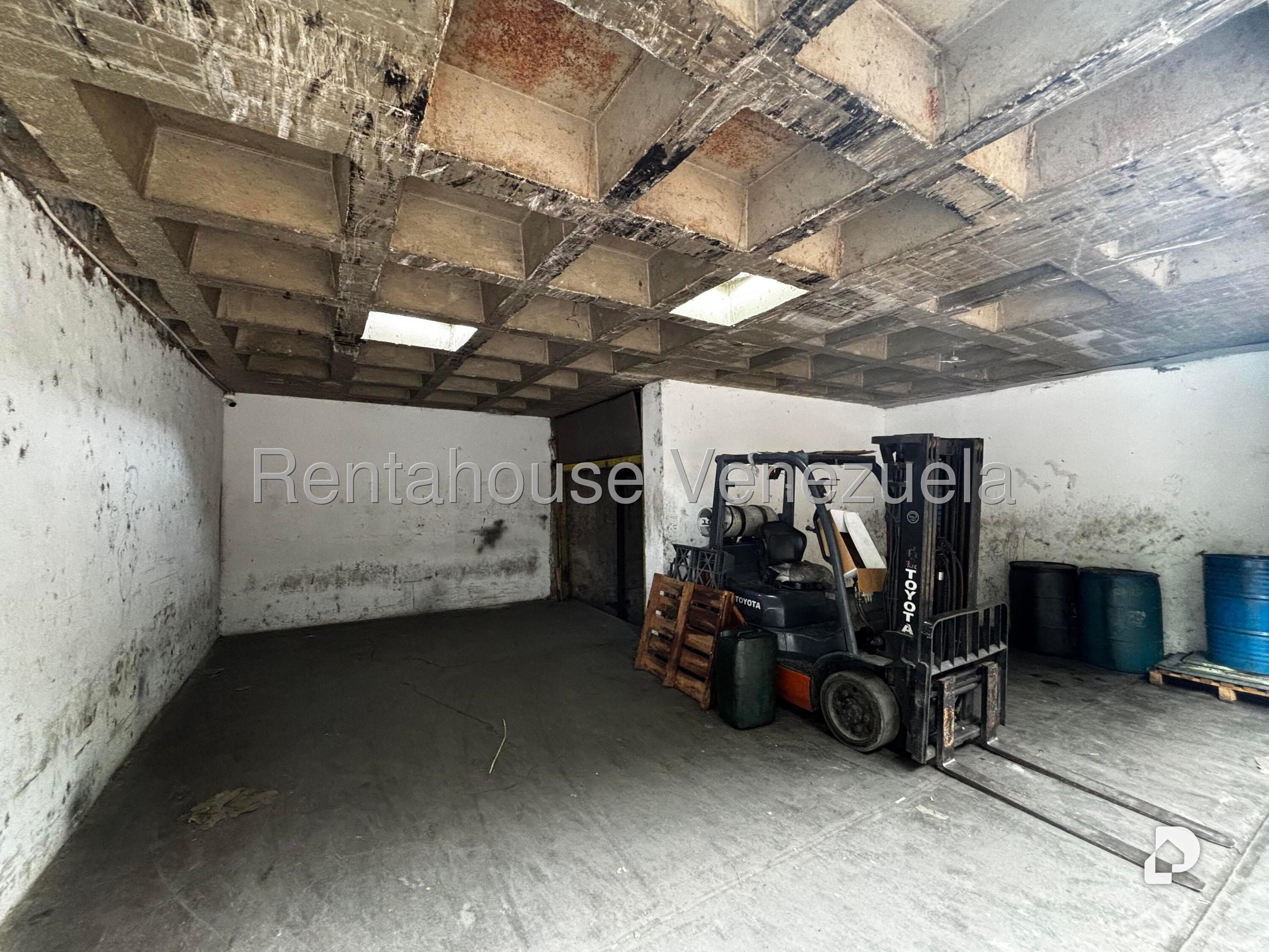 Warehouse in El Valle, Caracas – 27