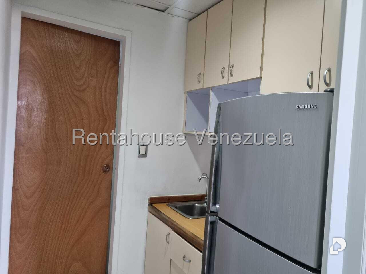 Oficina en Los Palos Grandes, Caracas – 11