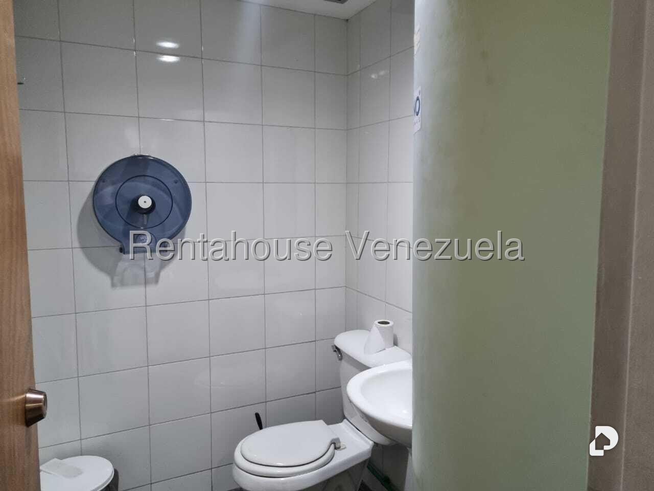 Oficina en Los Palos Grandes, Caracas – 12