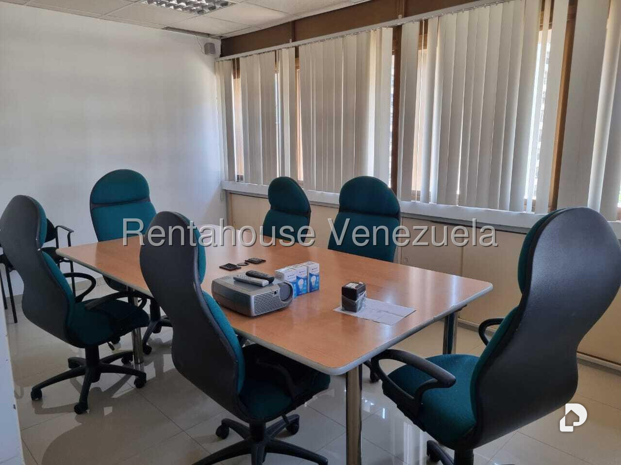 Oficina en Los Palos Grandes, Caracas – 26