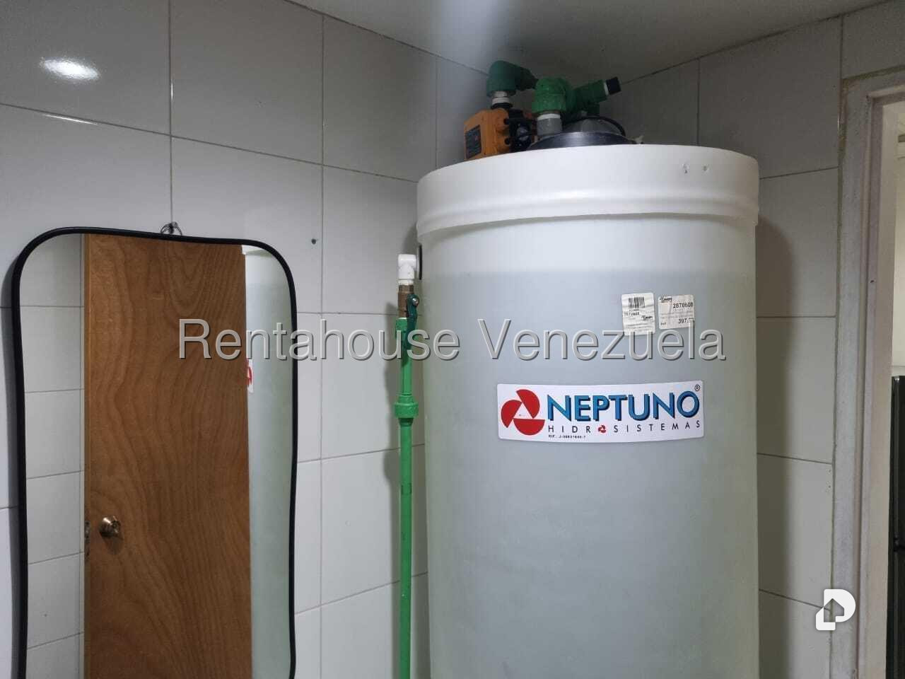Oficina en Los Palos Grandes, Caracas – 14