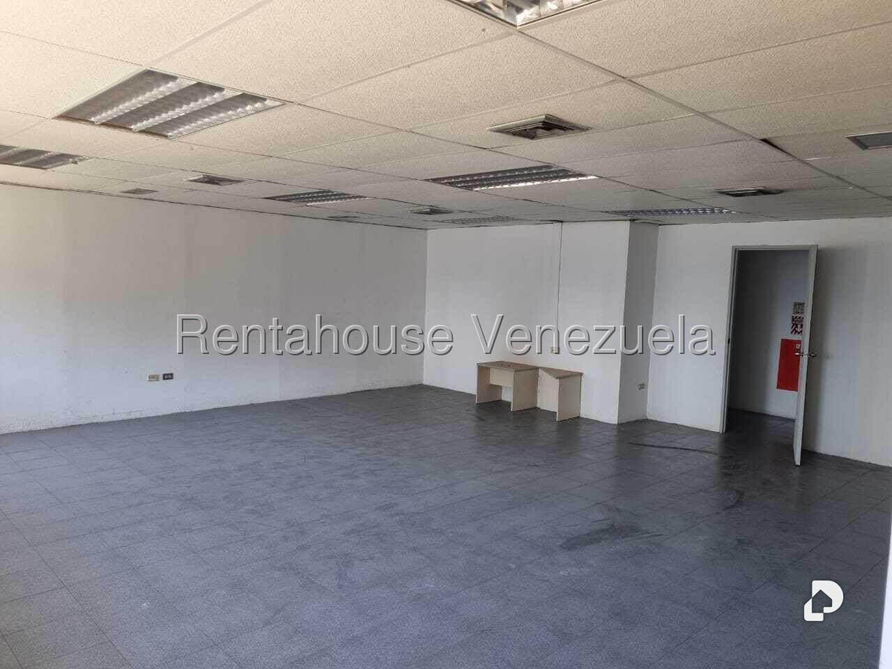 Oficina en Los Palos Grandes, Caracas – 8