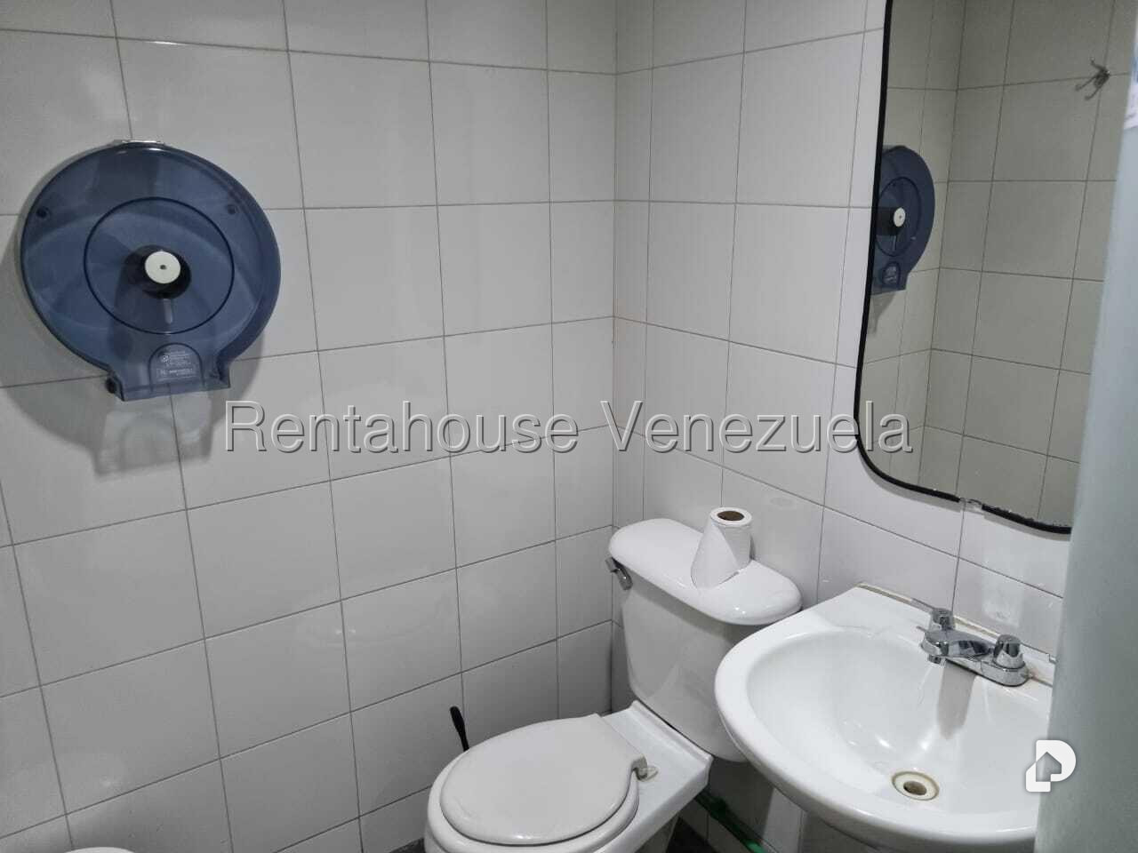 Oficina en Los Palos Grandes, Caracas – 13