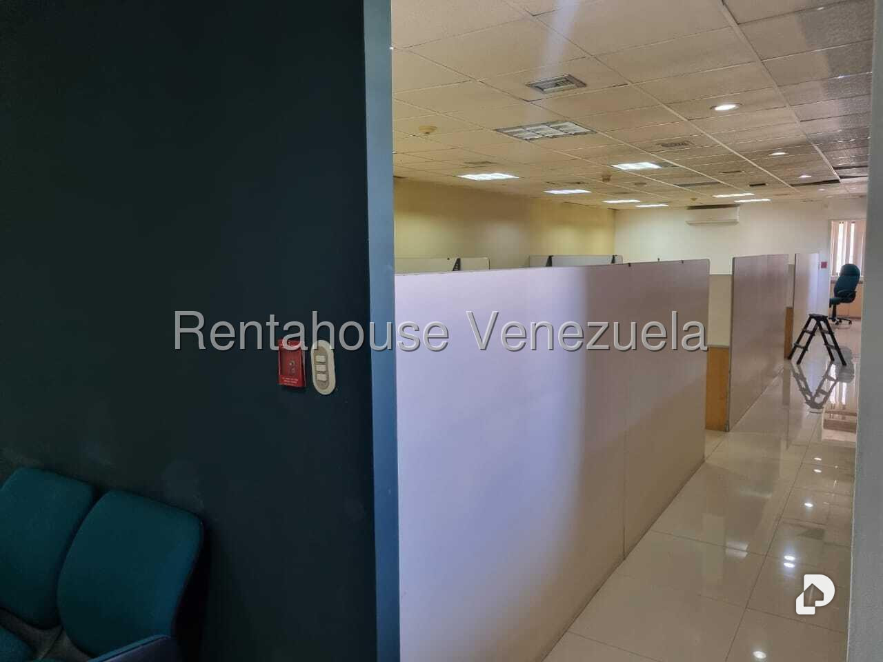 Oficina en Los Palos Grandes, Caracas – 16