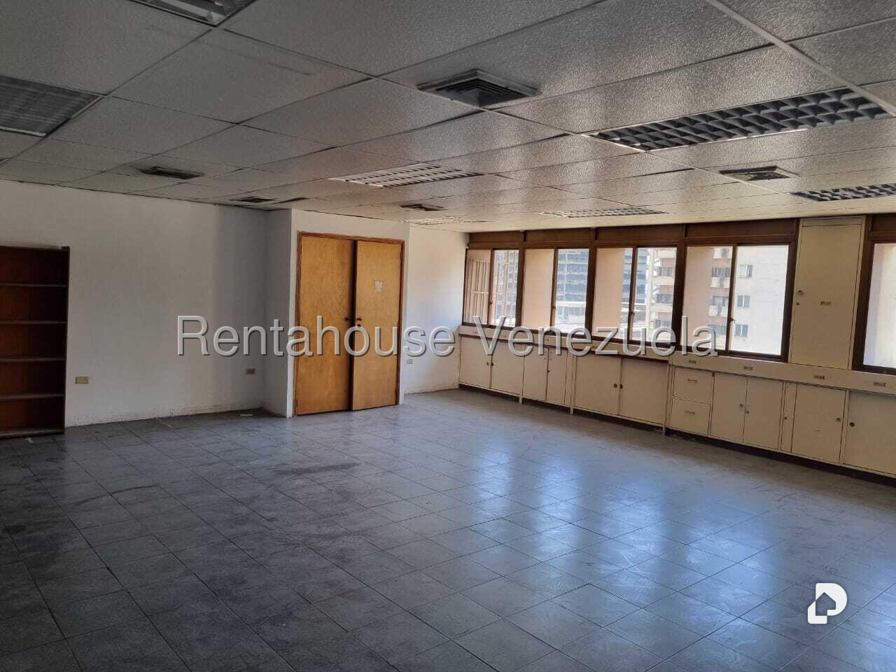 Oficina en Los Palos Grandes, Caracas – 4