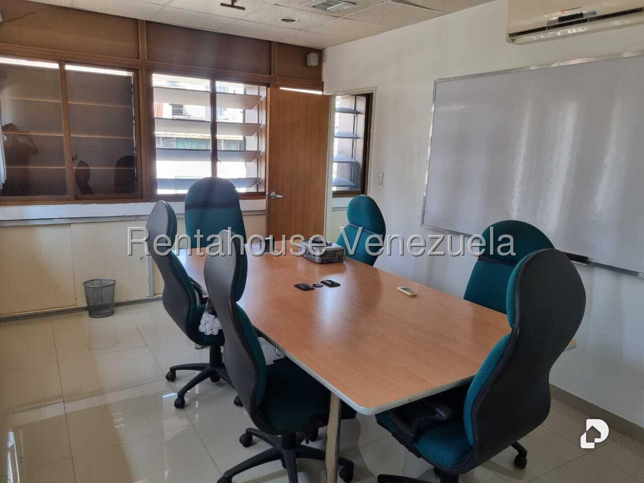 Oficina en Los Palos Grandes, Caracas – 25