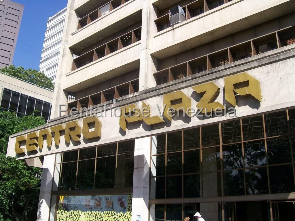 Oficina en Los Palos Grandes, Caracas - 1