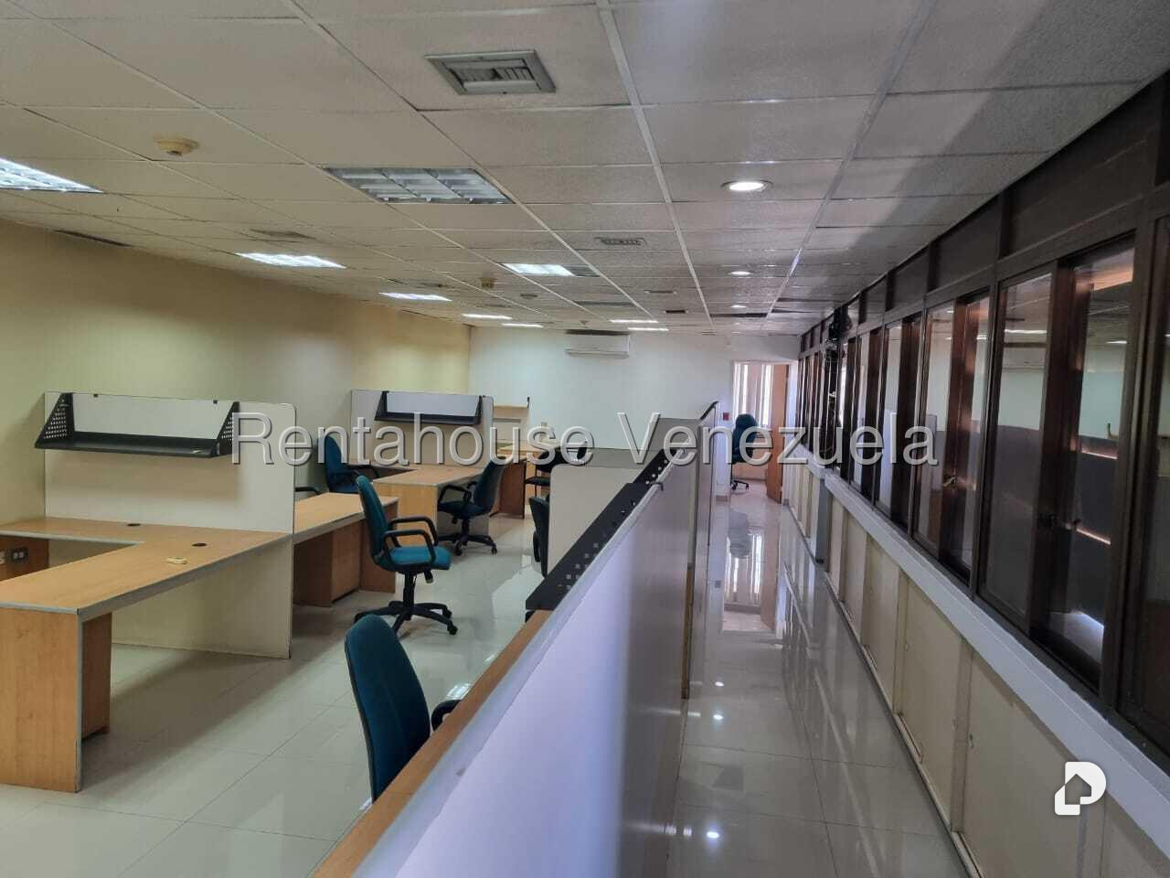 Oficina en Los Palos Grandes, Caracas – 17
