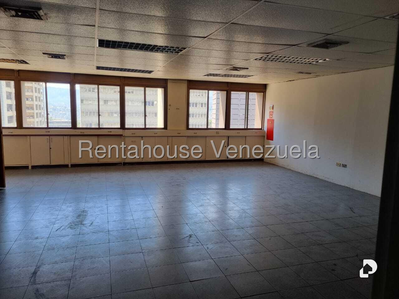 Oficina en Los Palos Grandes, Caracas – 5