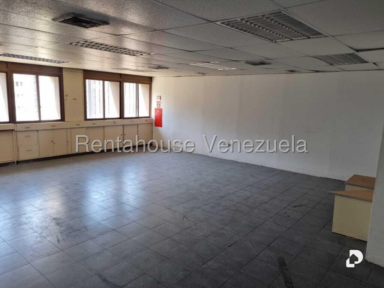 Oficina en Los Palos Grandes, Caracas – 7