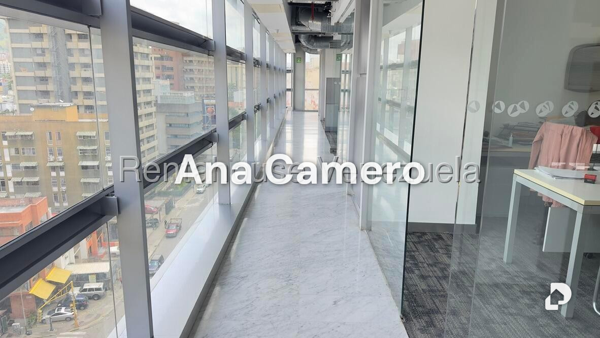 Local comercial en Los Dos Caminos, Caracas – 24