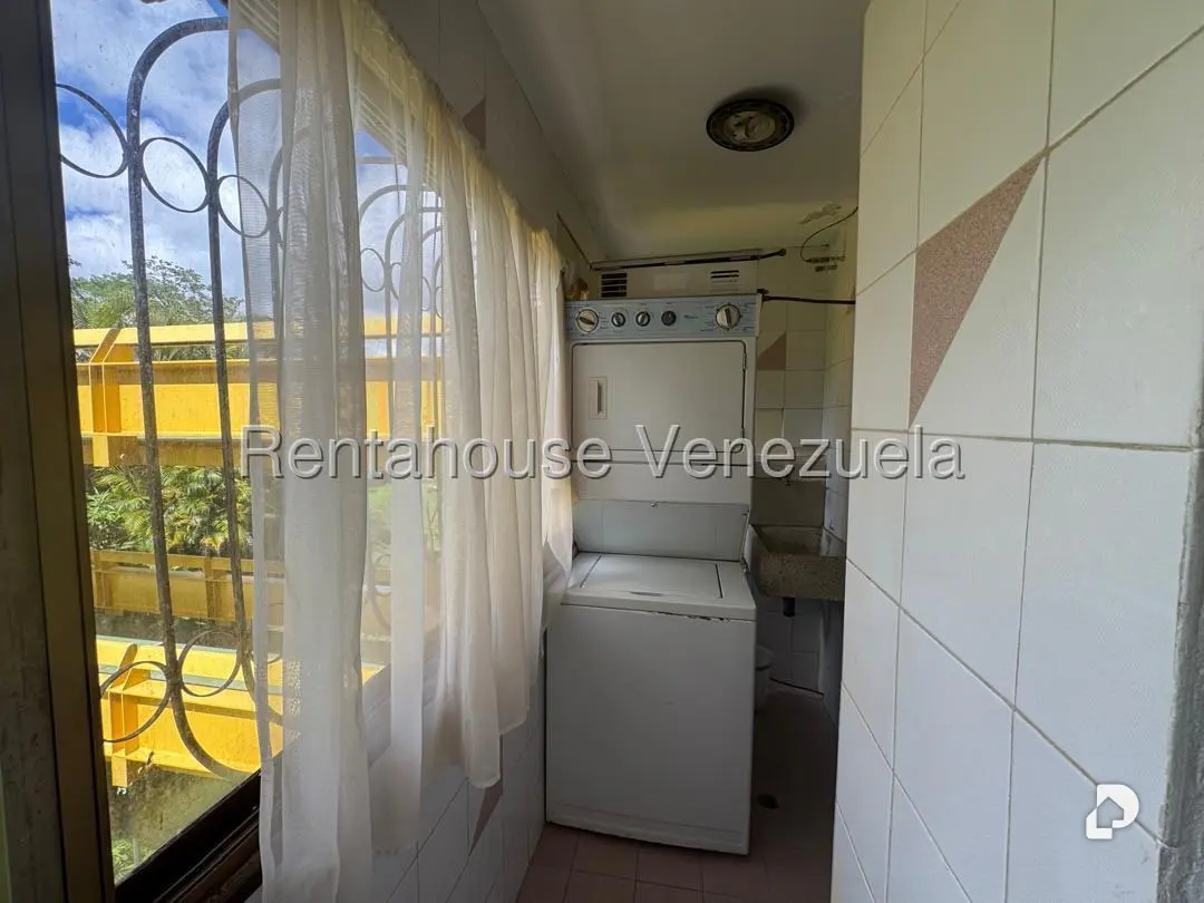 Apartamento en La Rosaleda, San Antonio de Los Altos – 4