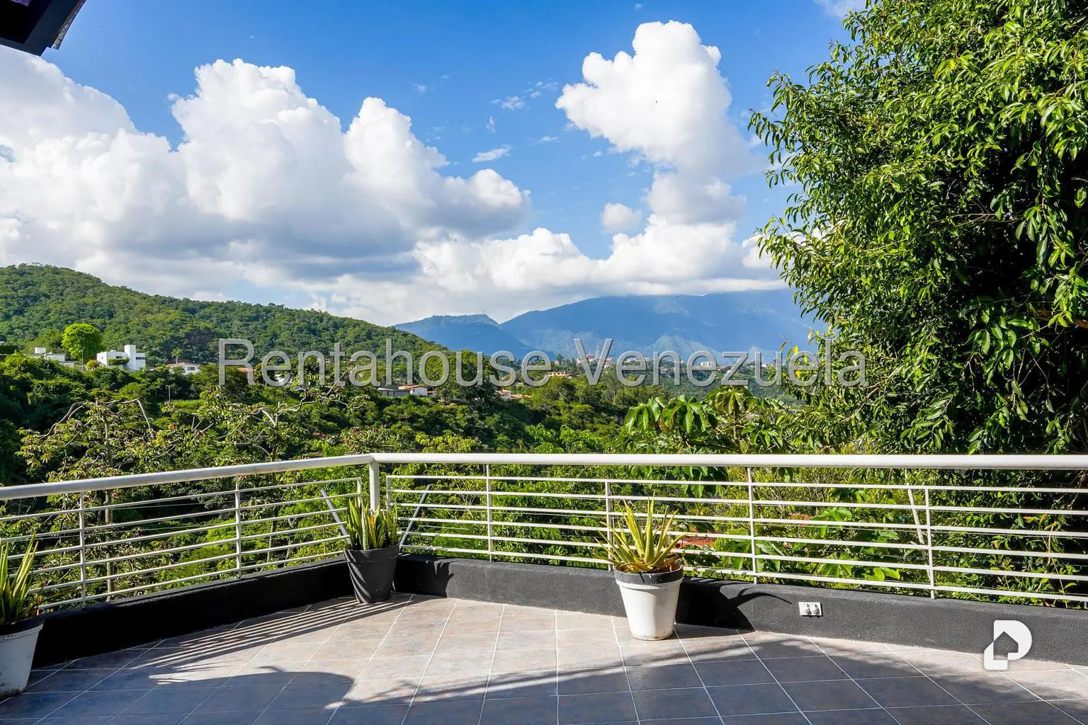 Casa en Alto Prado, Caracas – 19
