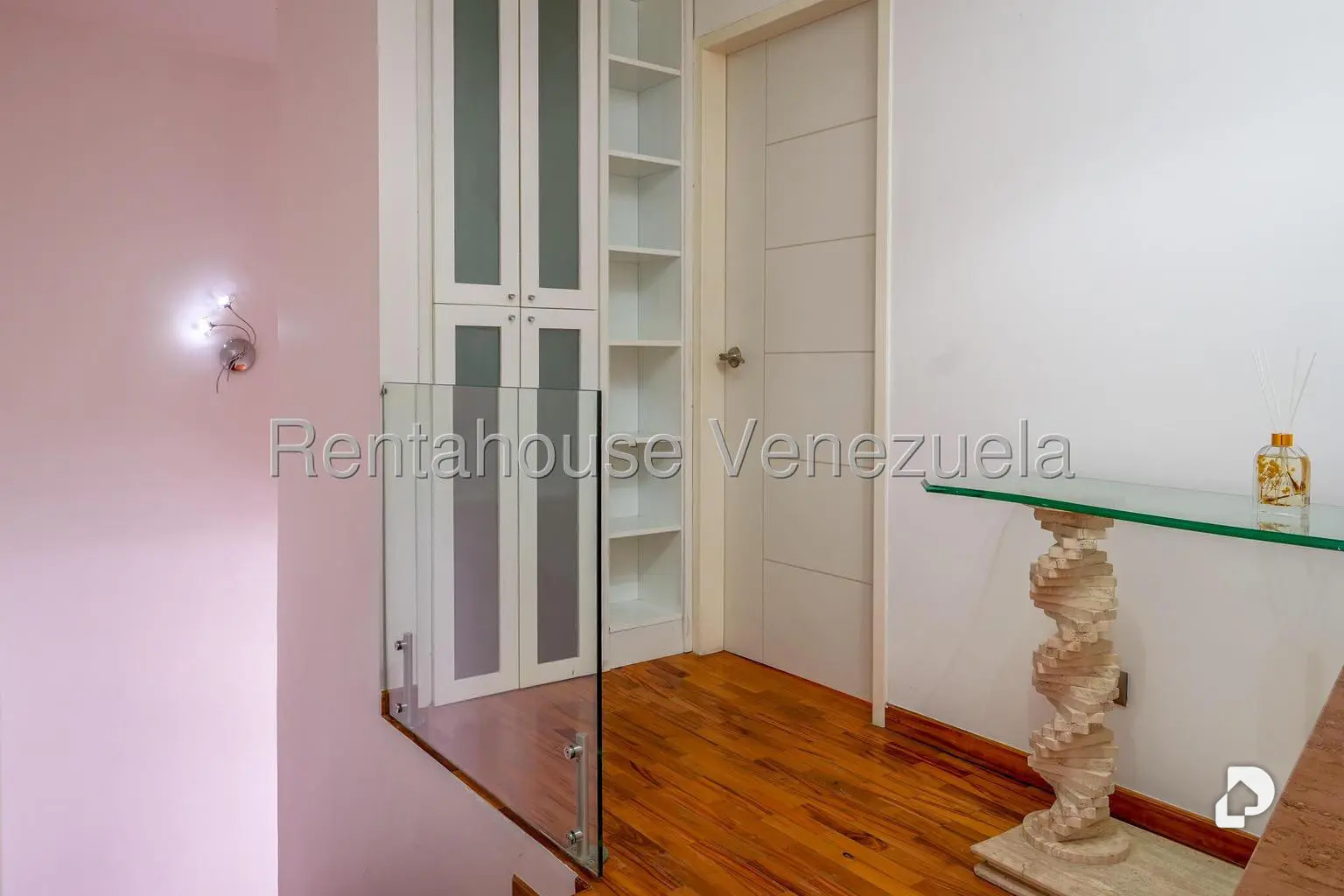 Casa en Alto Prado, Caracas – 26