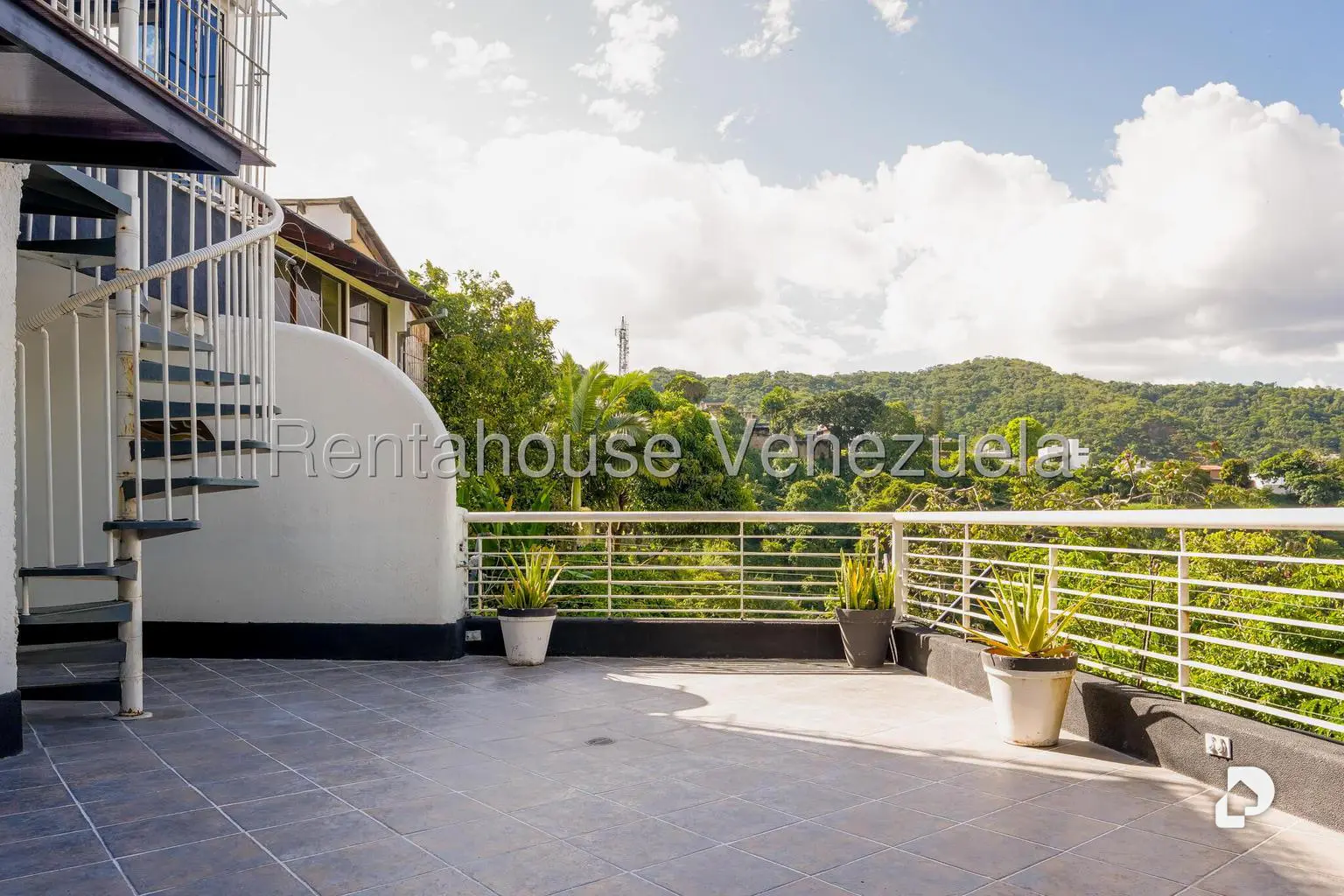 Casa en Alto Prado, Caracas – 25