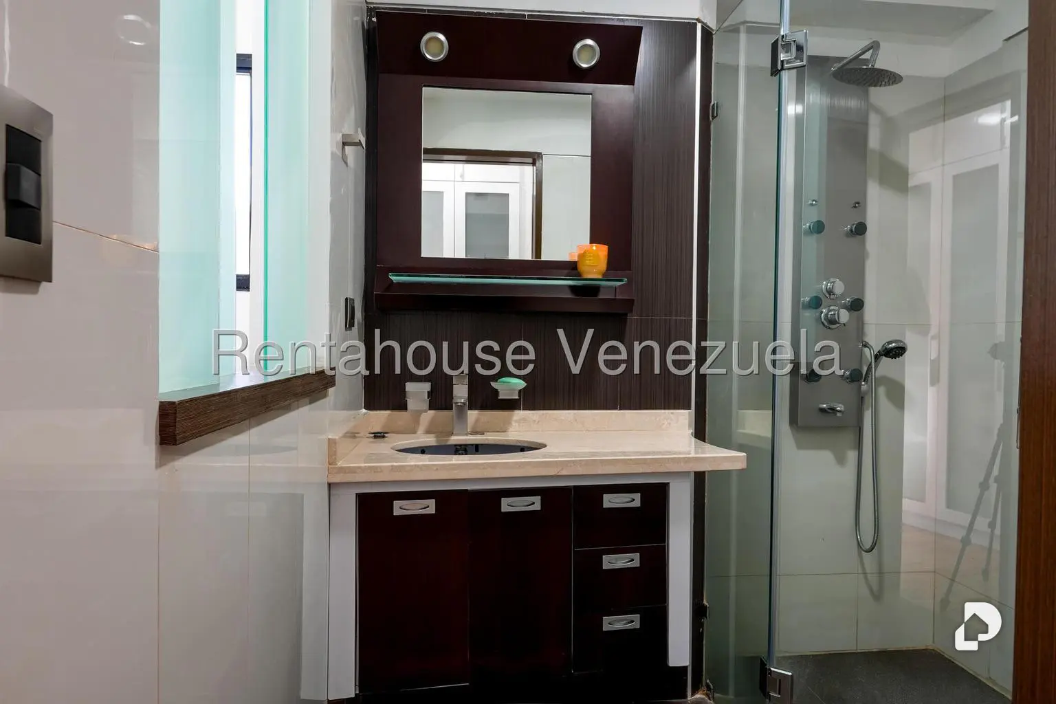 Casa en Alto Prado, Caracas – 32
