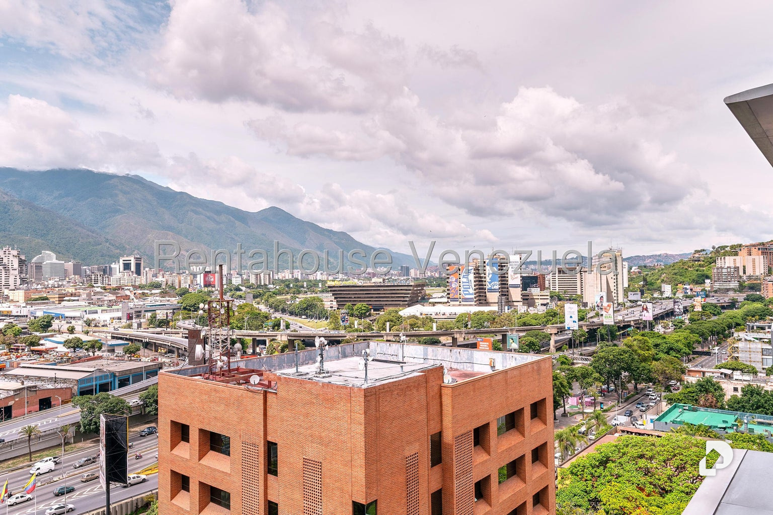 Office in Las Mercedes, Caracas – 12