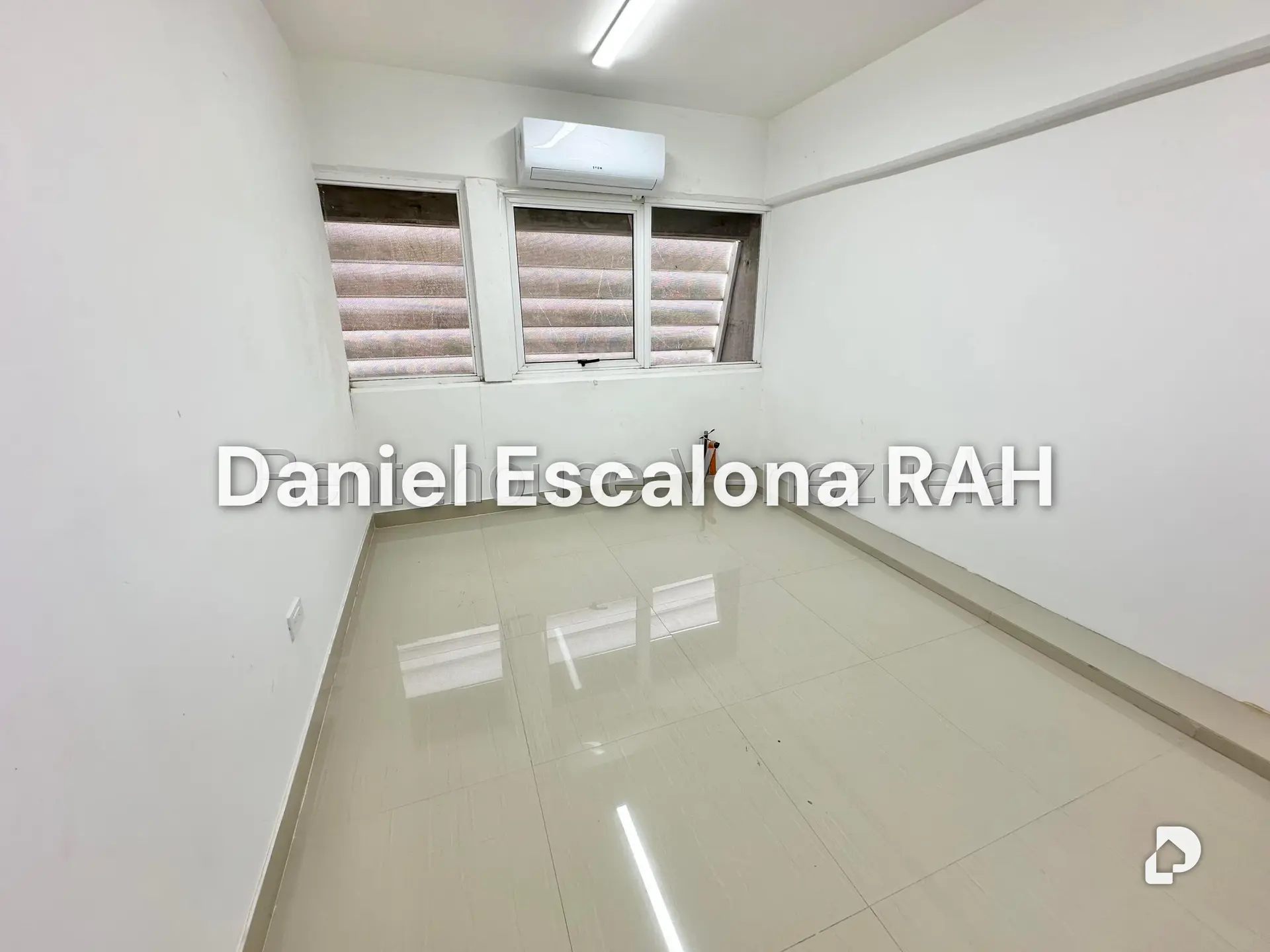 Local comercial en Lomas del Sol, Caracas