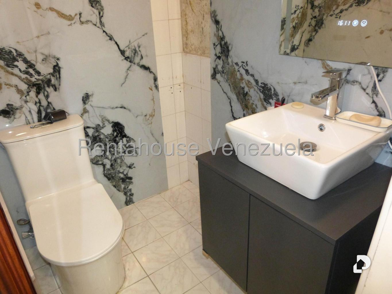 Apartment in Los Dos Caminos, Caracas – 11