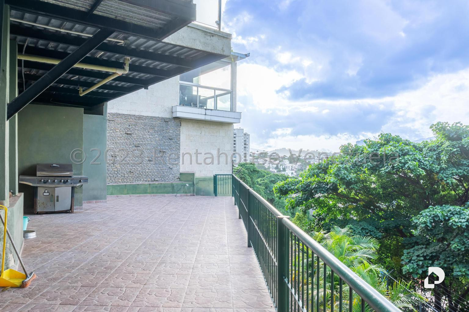 Casa en Colinas de Bello Monte, Caracas – 28