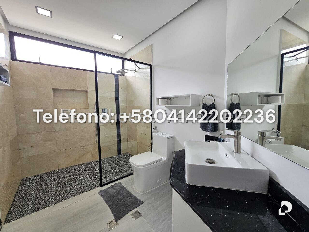 Casa en Prados del Este, Caracas – 25