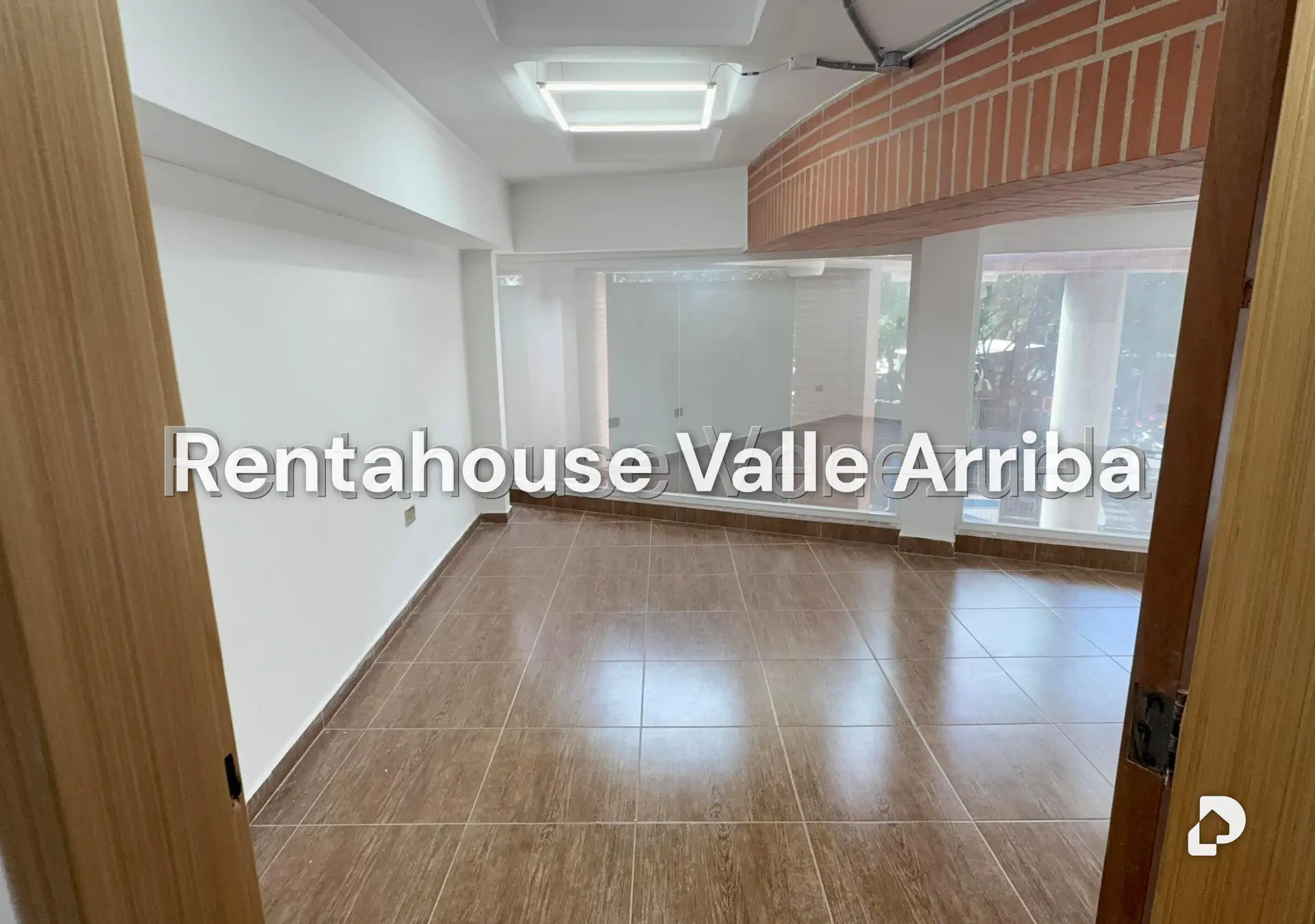 Local comercial en San Bernardino, Caracas – 24