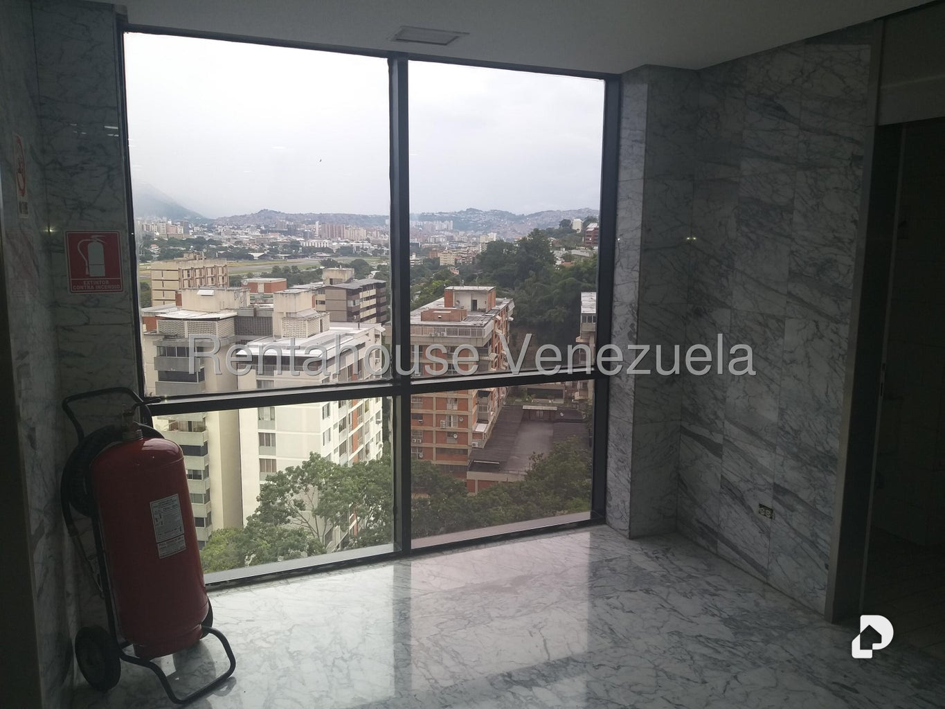 Oficina en Chuao, Caracas – 24