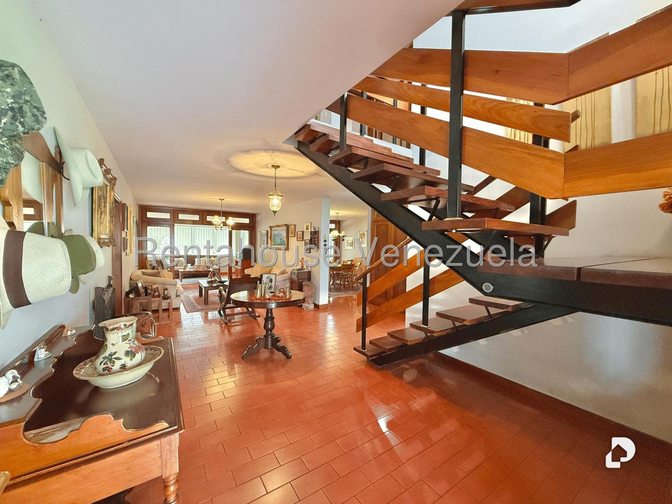 Casa en Lomas De La Trinidad, Caracas – 11