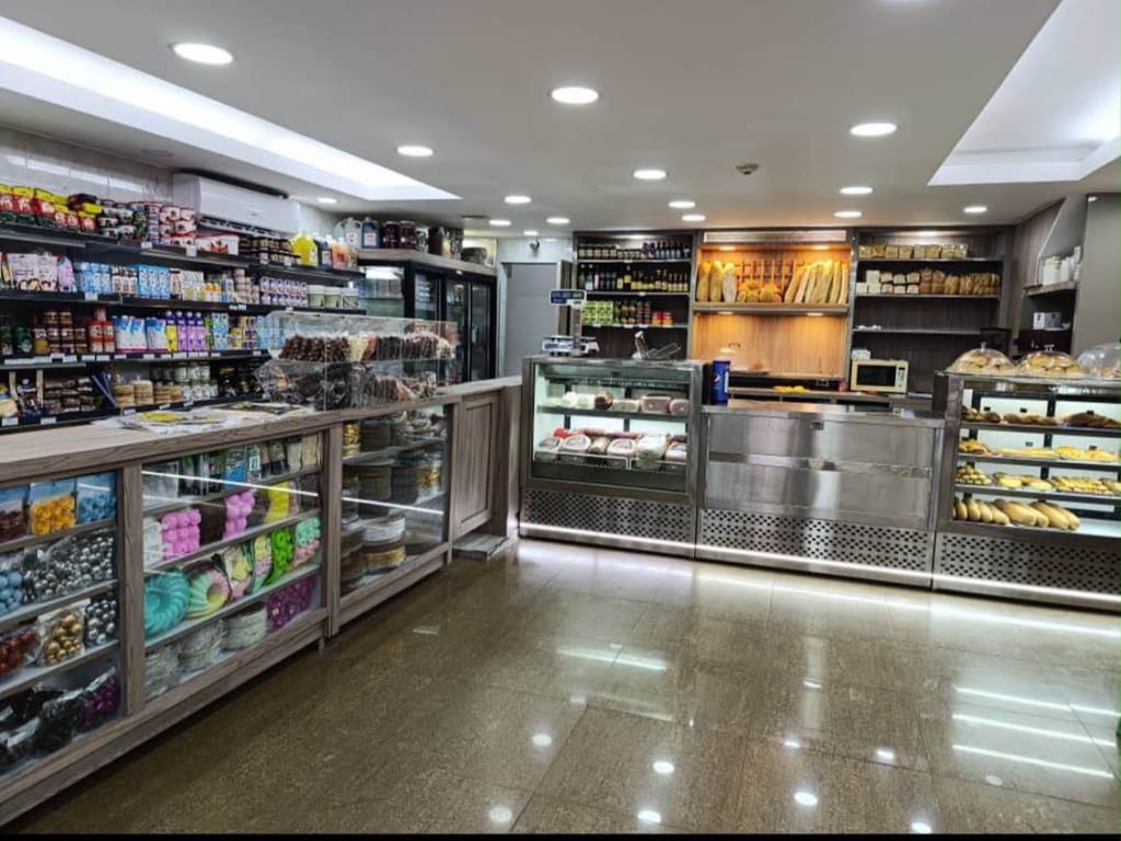 Local comercial en La Urbina, Caracas - 1