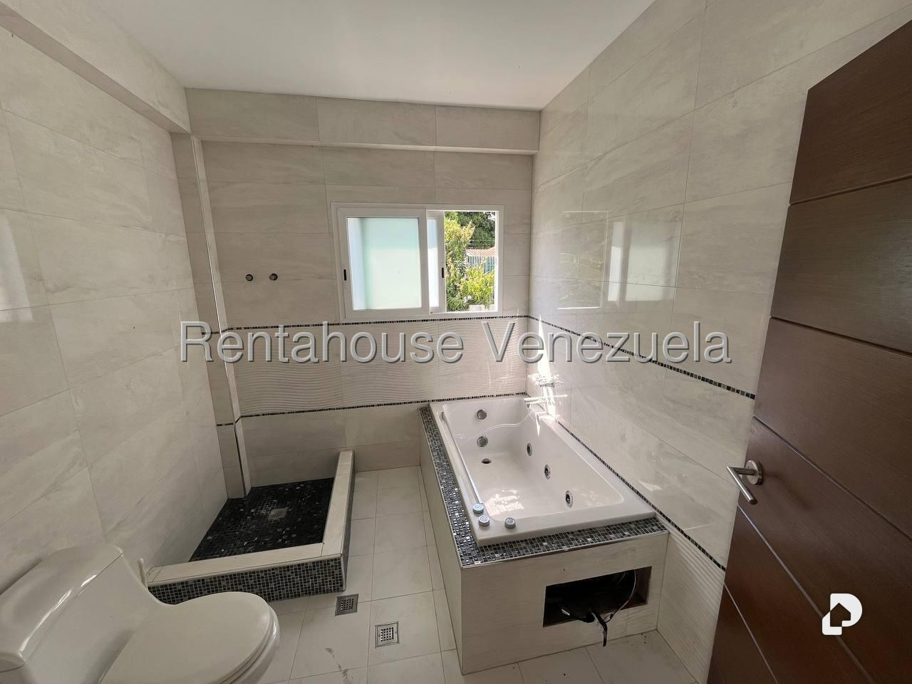 Casa en Altamira, Caracas – 14
