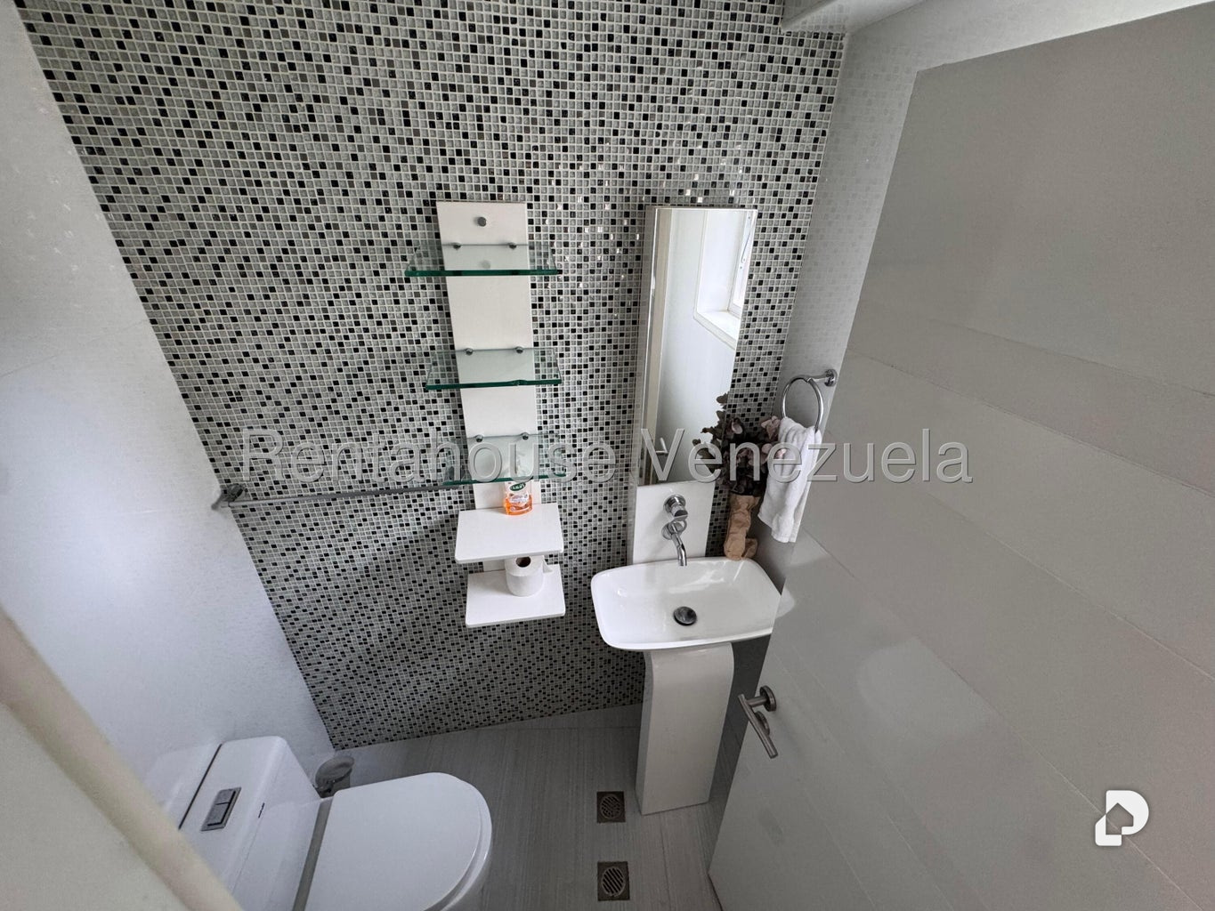 Apartamento en Las Mesetas de Santa Rosa de Lima, Caracas – 15