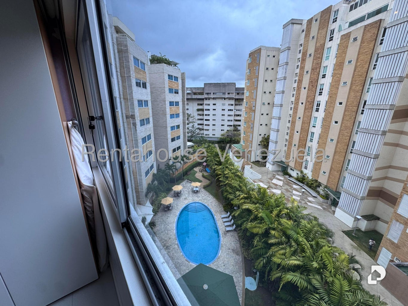Apartamento en Las Mesetas de Santa Rosa de Lima, Caracas – 30