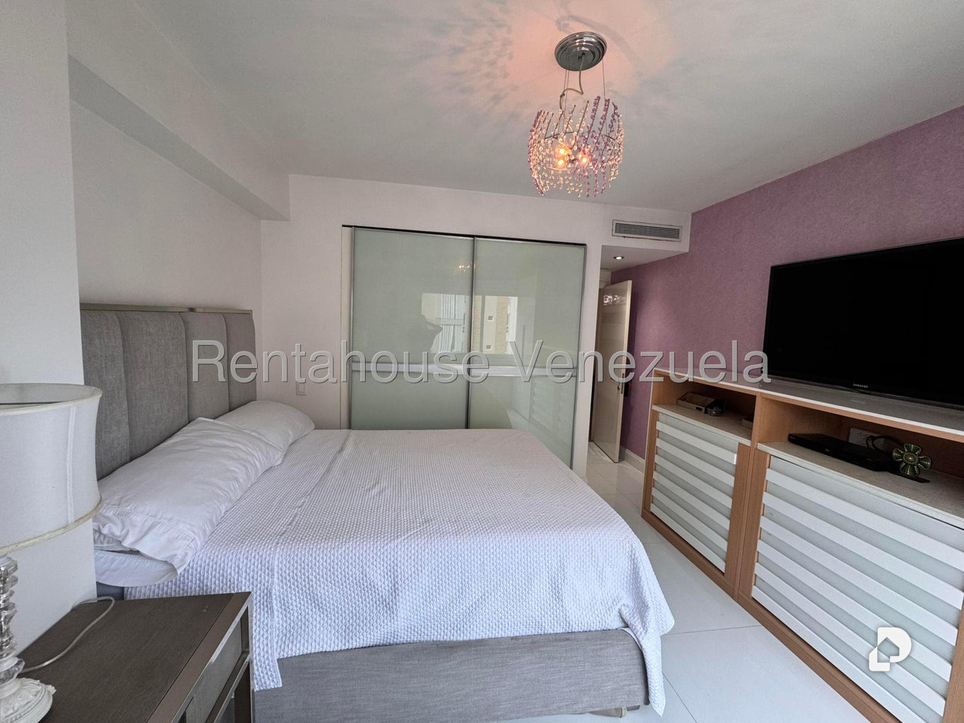 Apartamento en Las Mesetas de Santa Rosa de Lima, Caracas – 28
