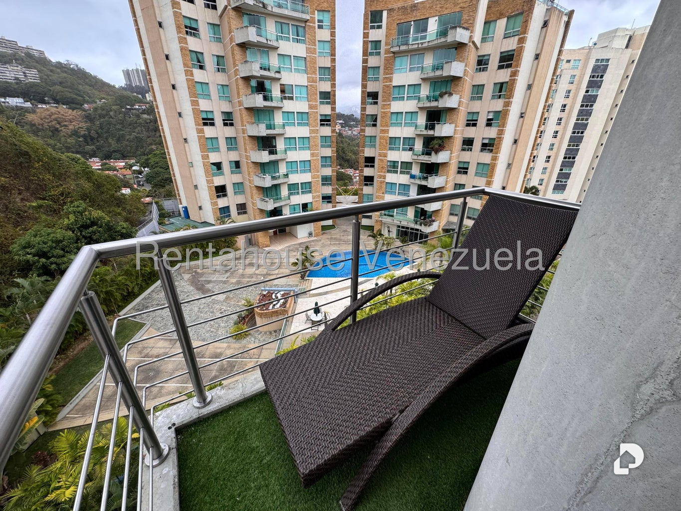 Apartamento en Las Mesetas de Santa Rosa de Lima, Caracas – 8