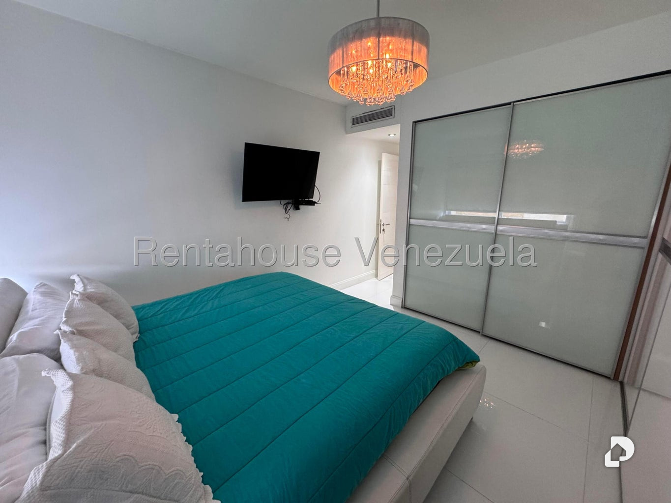 Apartamento en Las Mesetas de Santa Rosa de Lima, Caracas – 26