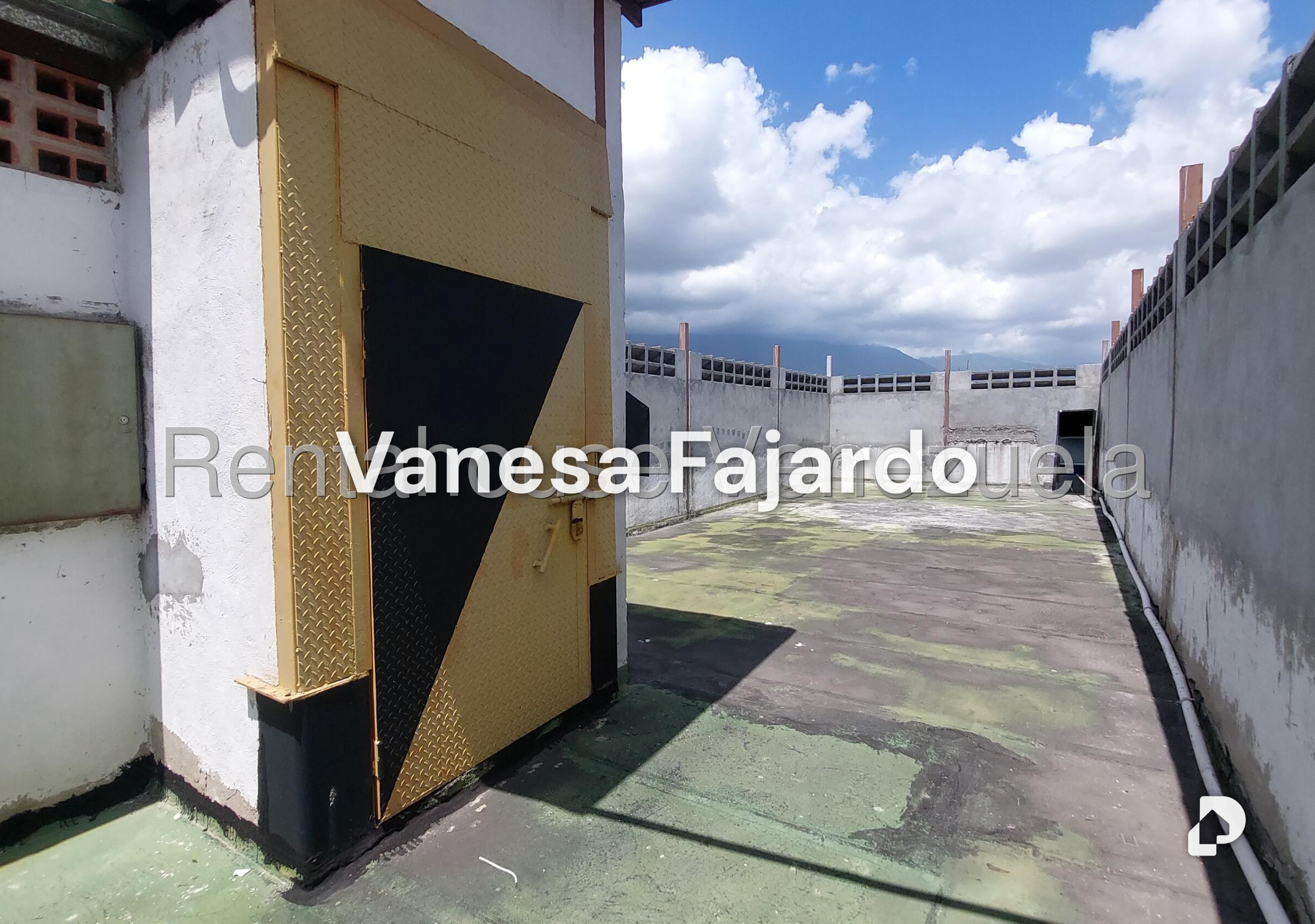 Galpón en Prado de María, Caracas – 28