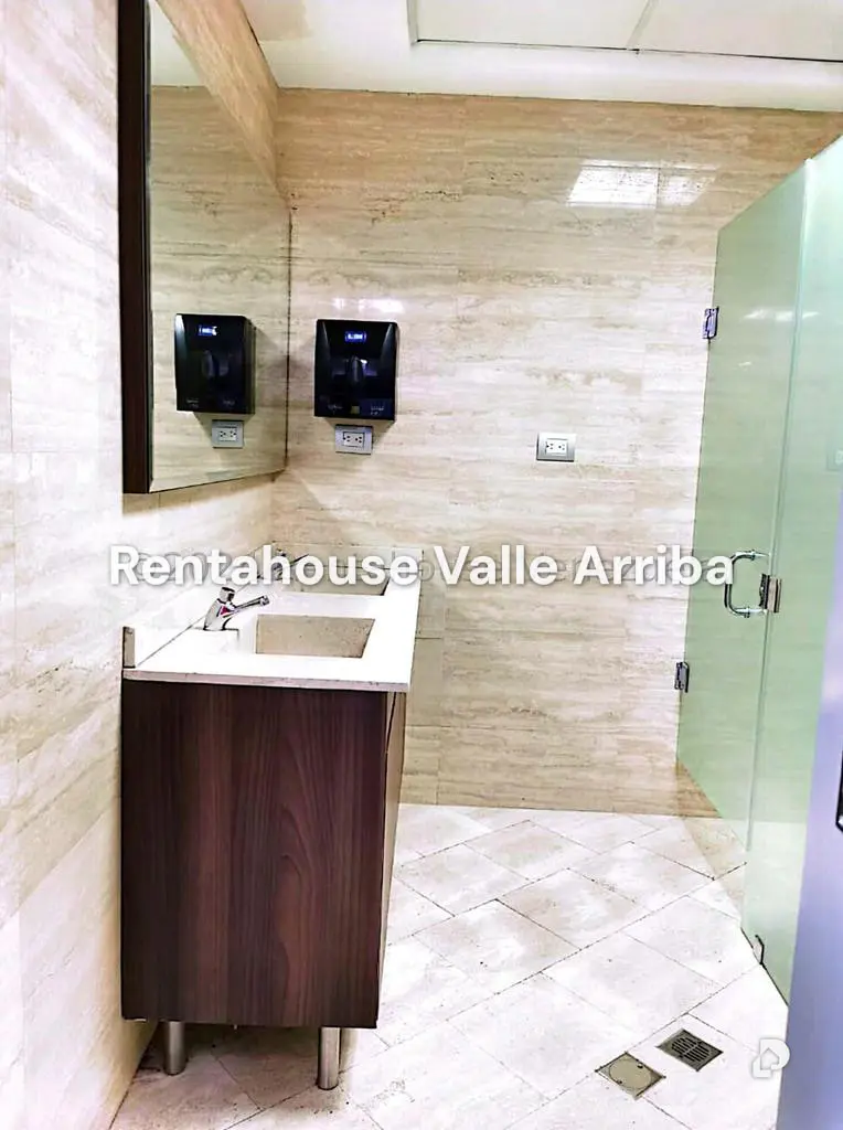 Local comercial en El Rosal, Caracas – 11