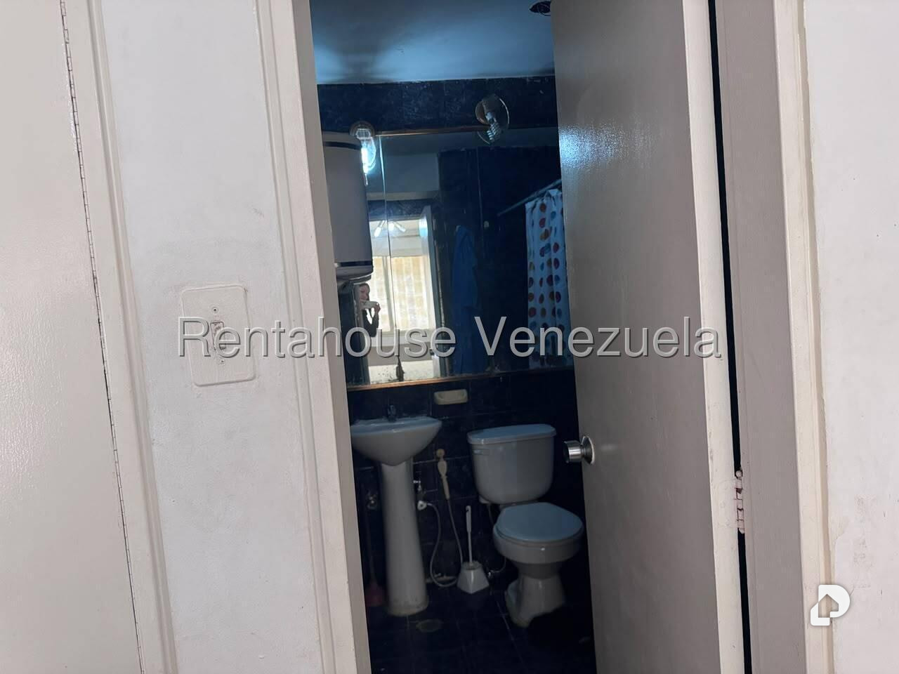 Apartamento en Los Palos Grandes, Caracas – 16