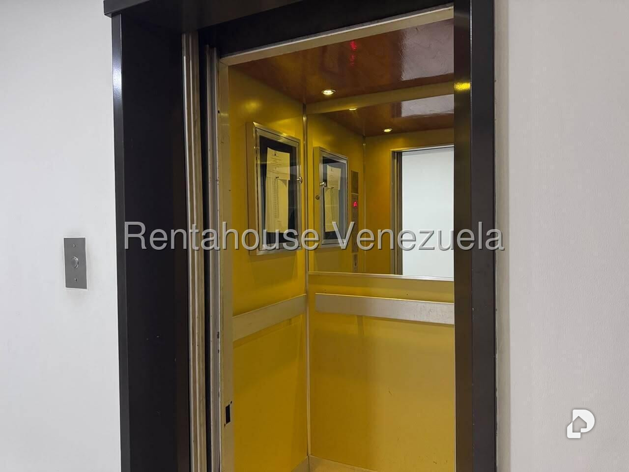 Apartamento en Los Palos Grandes, Caracas – 19