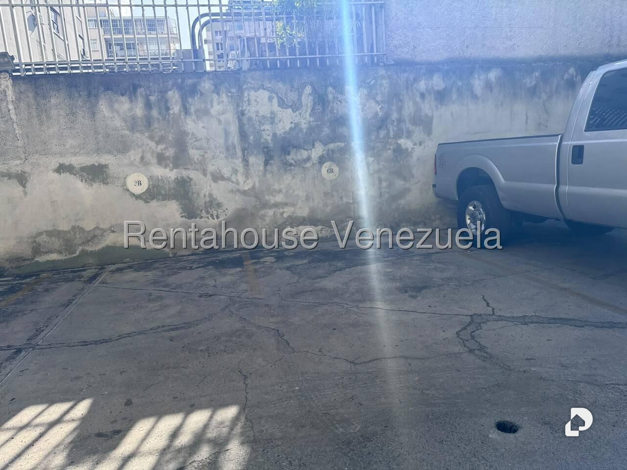 Apartamento en Los Palos Grandes, Caracas – 26