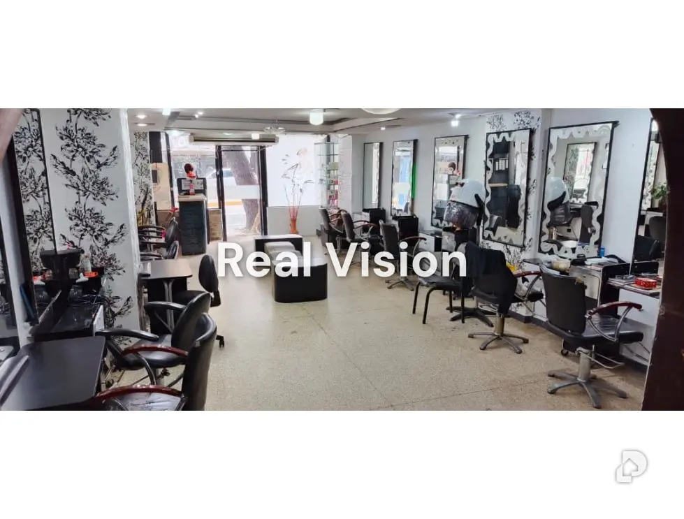 Local comercial en Av. Urdaneta, Caracas – 12