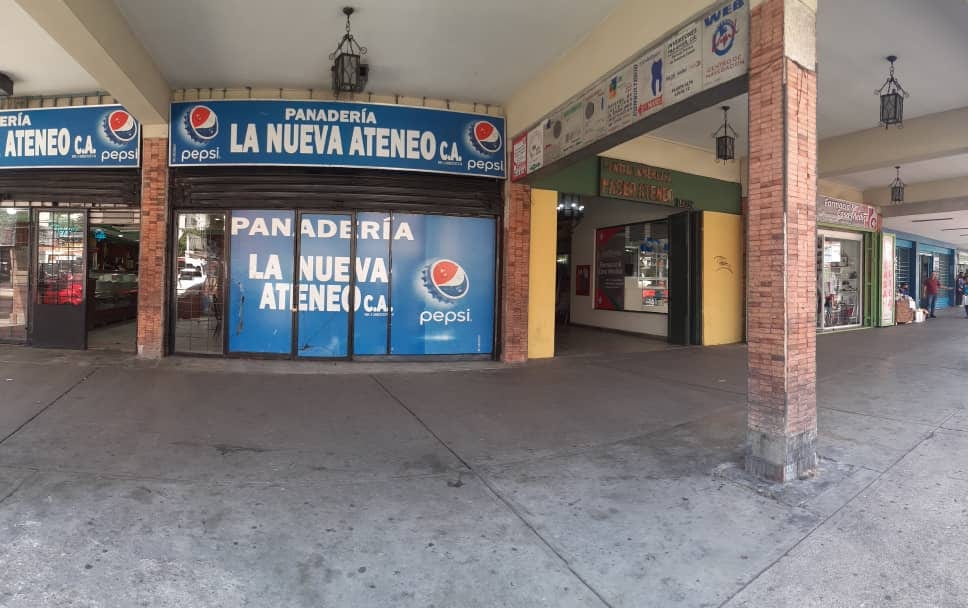 Local comercial en Av. Bolívar Norte, Valencia - 1