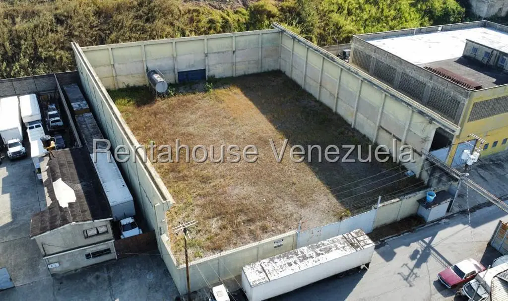 Land in Caracas - 1