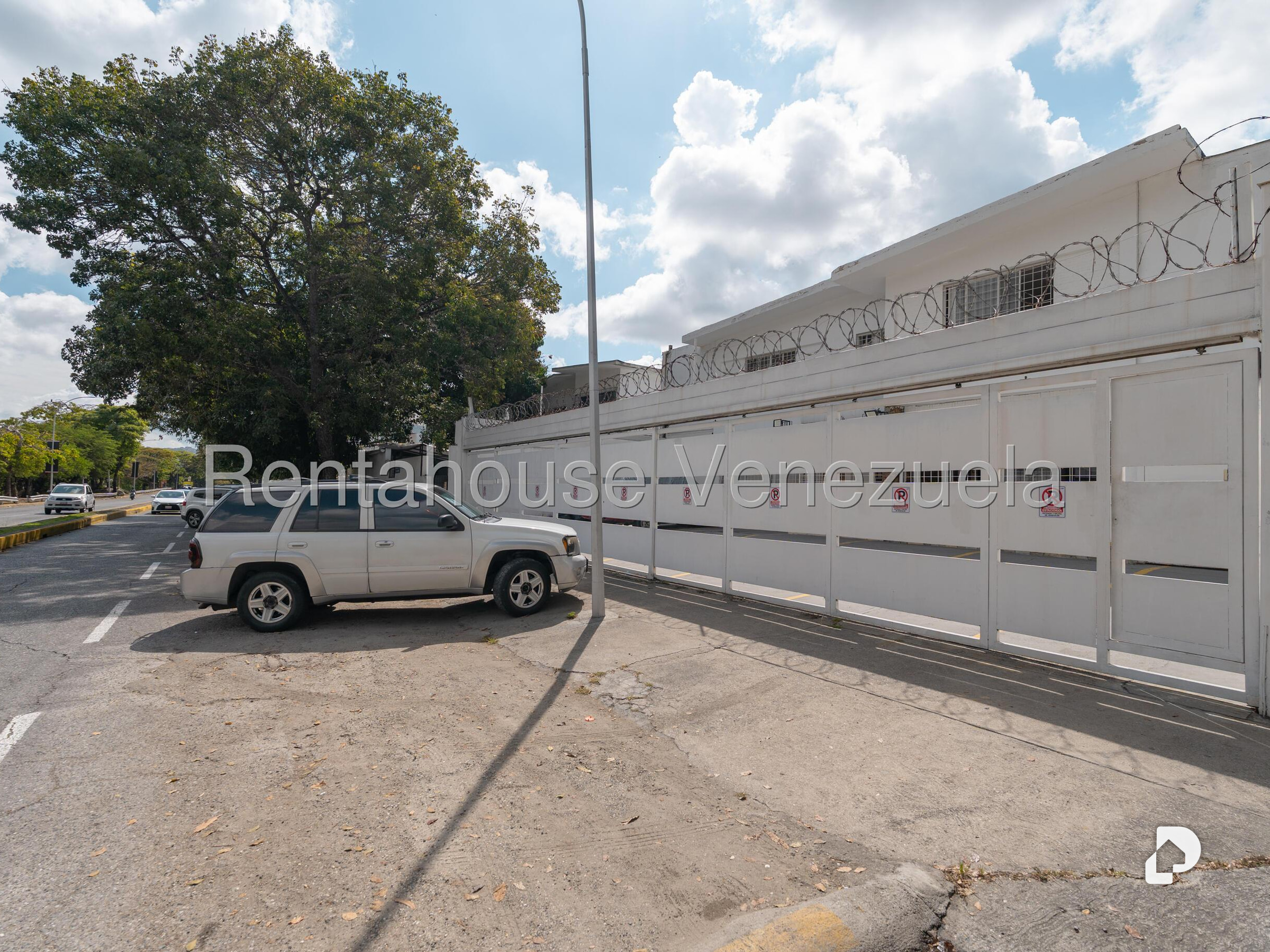 Local comercial en Chuao, Caracas – 2