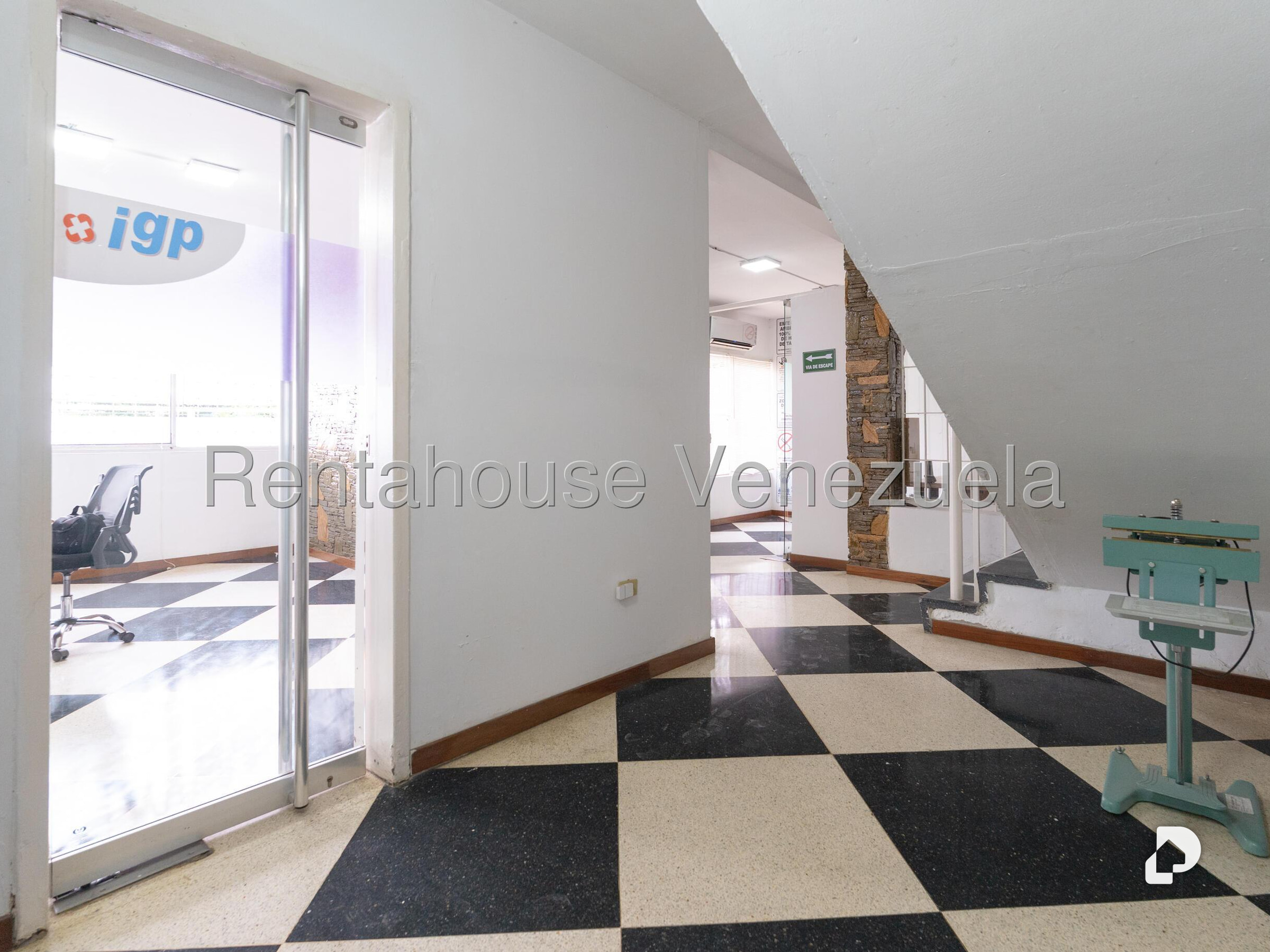 Local comercial en Chuao, Caracas – 25