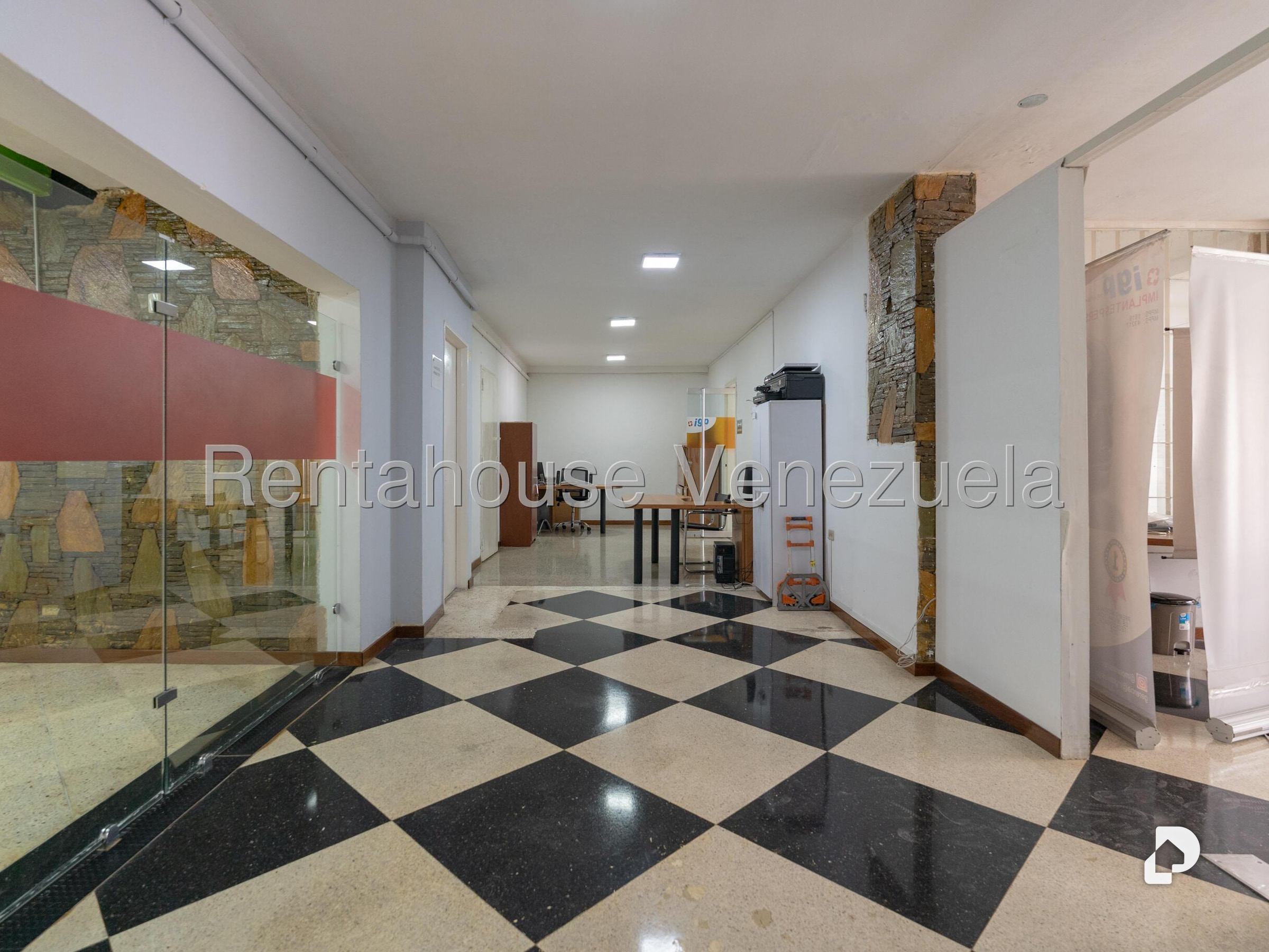 Local comercial en Chuao, Caracas – 19