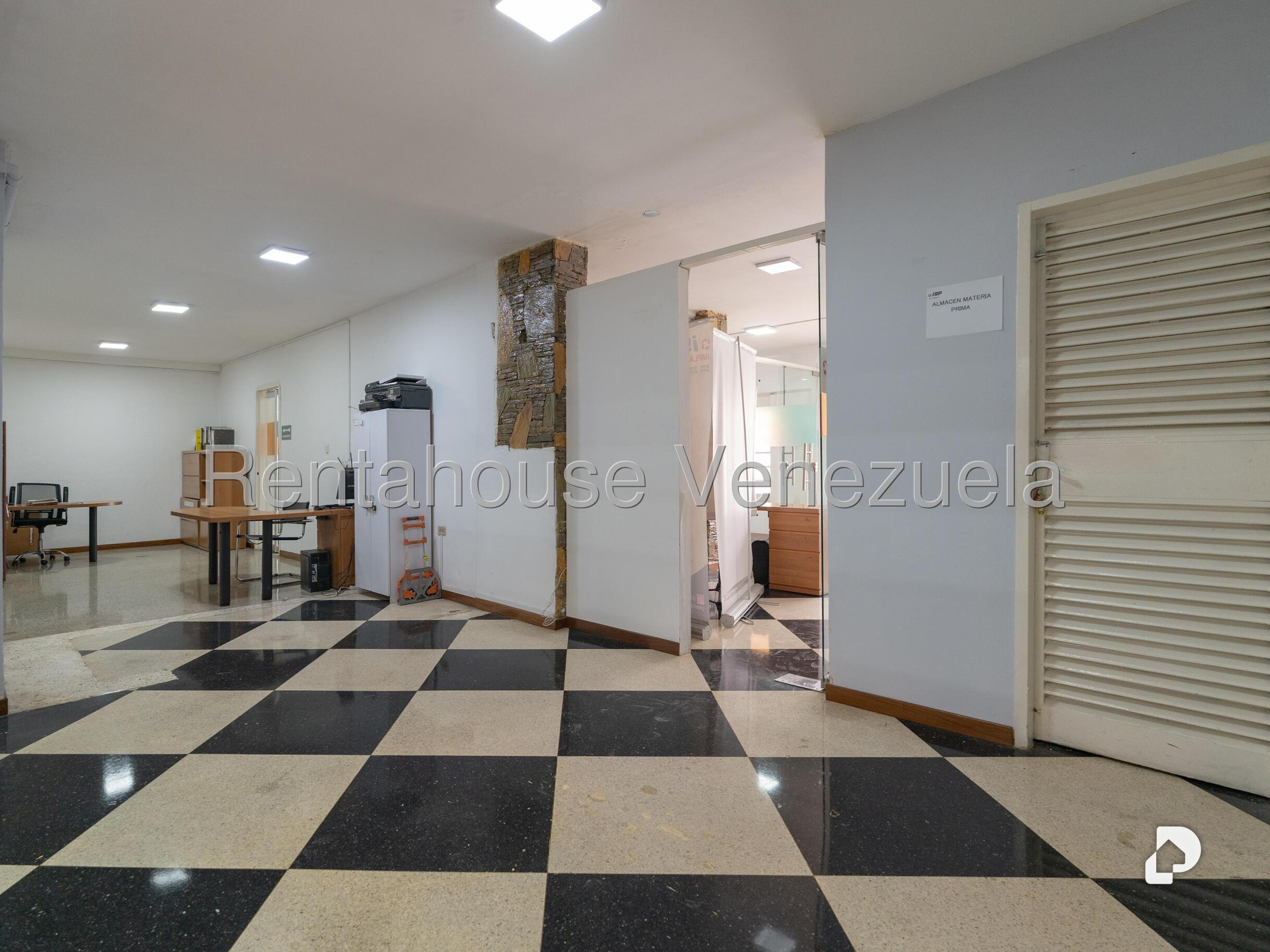 Local comercial en Chuao, Caracas – 18