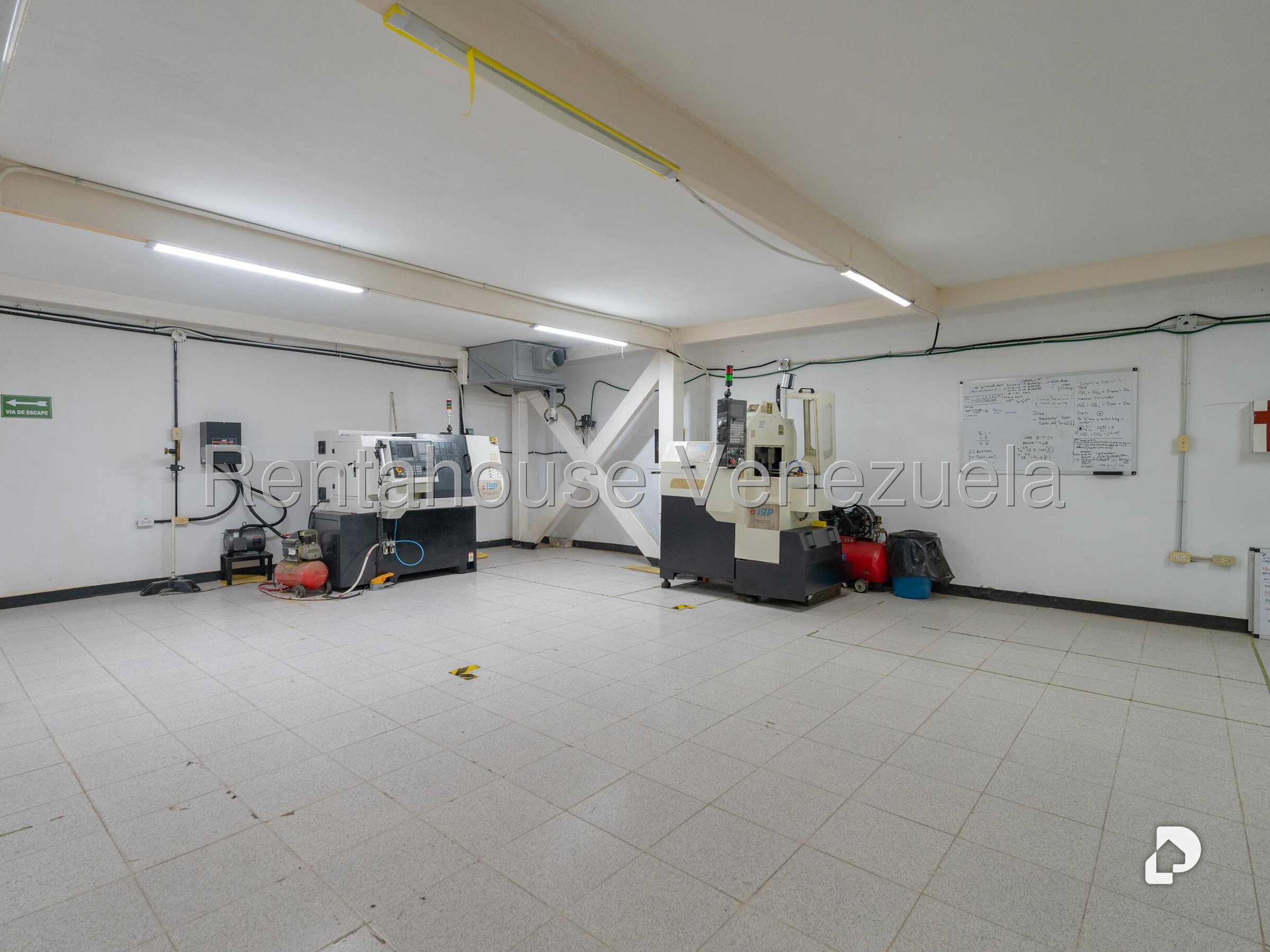 Local comercial en Chuao, Caracas – 24